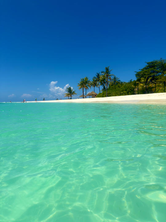 Pool Kuredu Island Resort & Spa