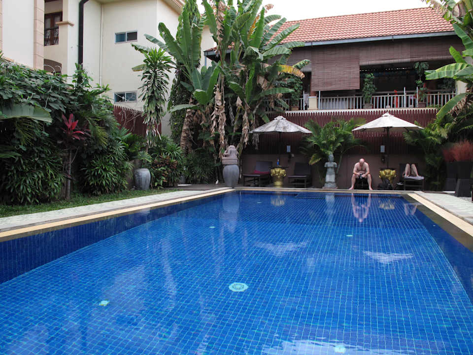 Pool Mom's Guesthouse