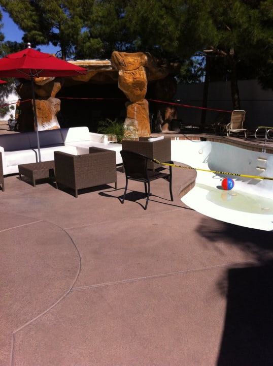 Pool war abgelassen Hotel Blue Moon Resort