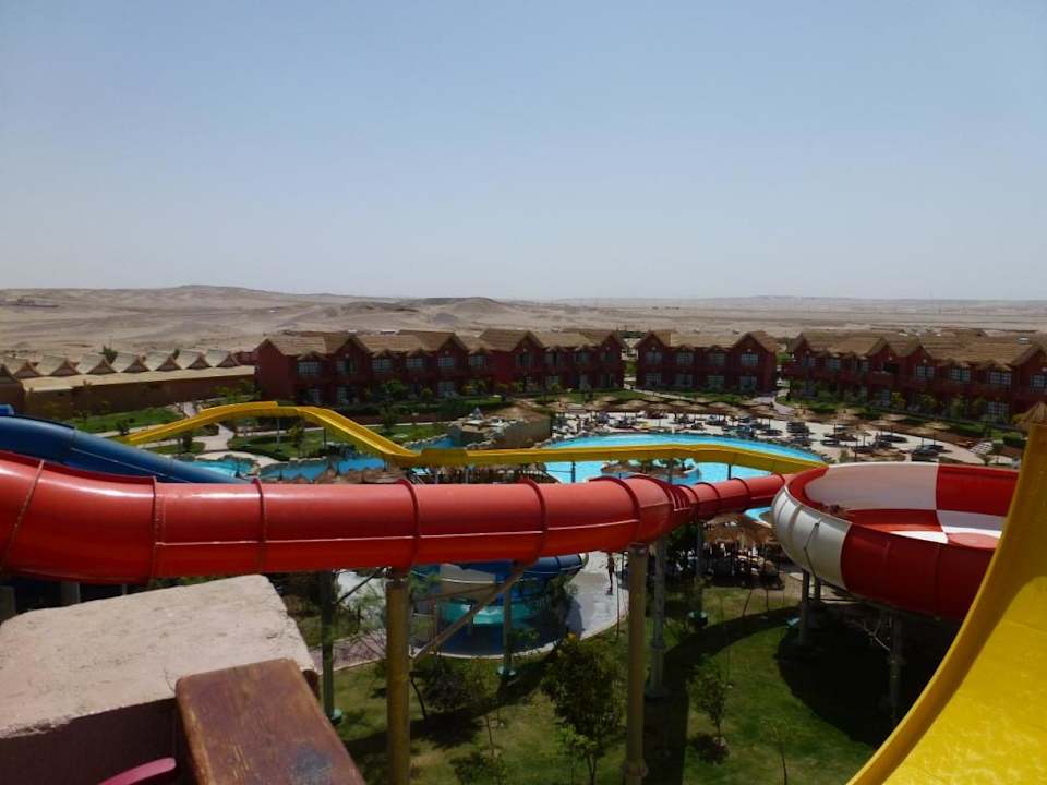 Ausblick vom Rutschenturm im Aquapark Pickalbatros Jungle Aqua Park Resort - Neverland Hurghada