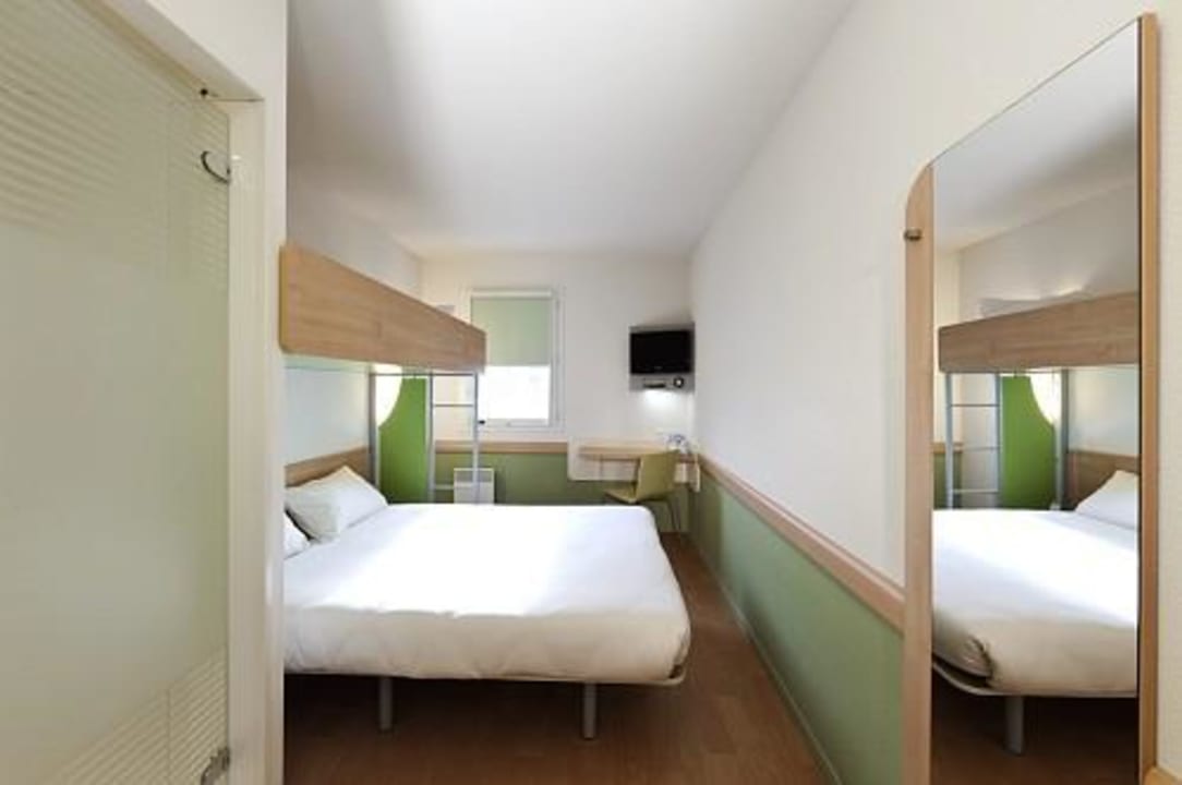 Zimmeransicht ibis budget Salzburg Airport