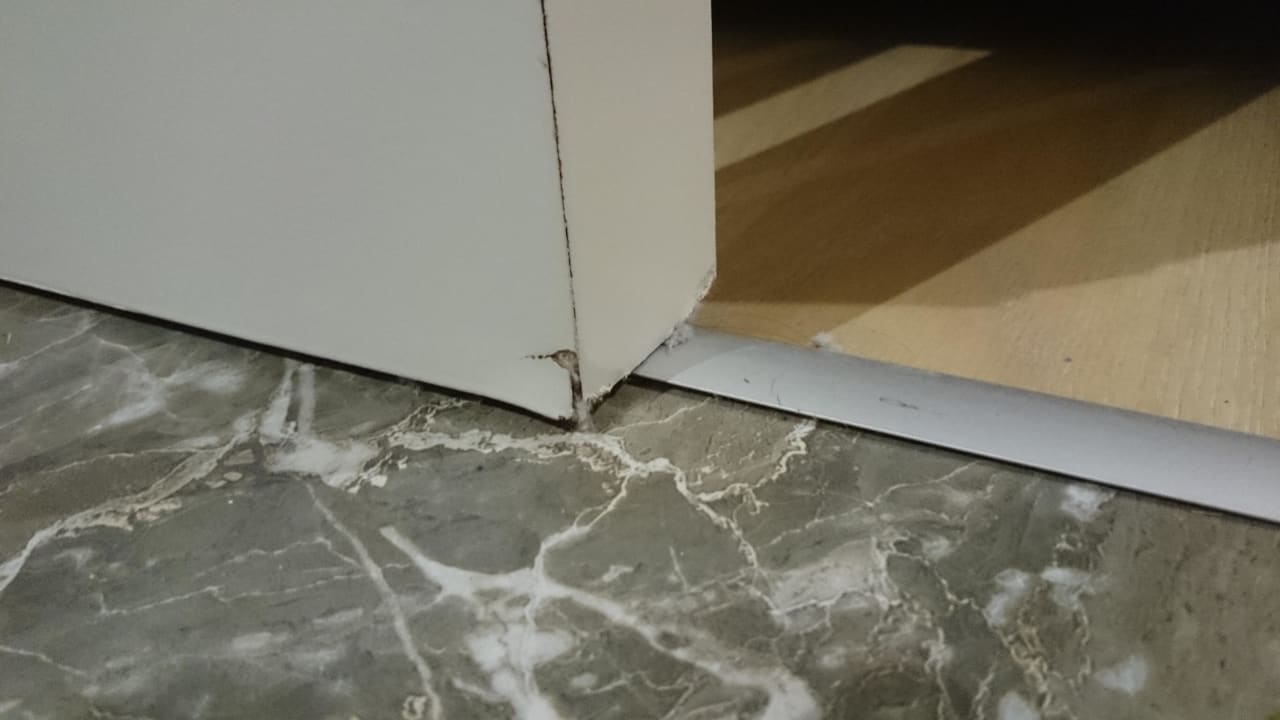 Zimmertür schleift 6 Wochen nach Eröffnung Port Nature Luxury Resort & Spa