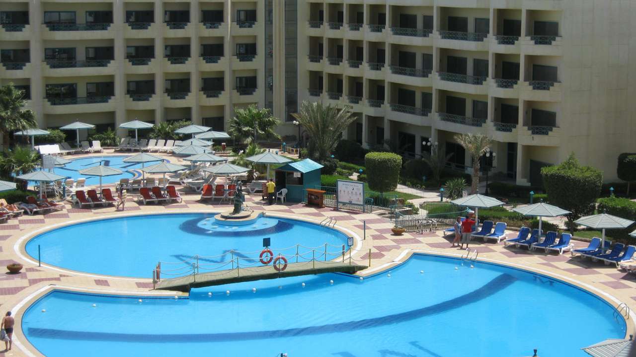 Вид из номера на бассейн Moreno Horizon Spa & Resort