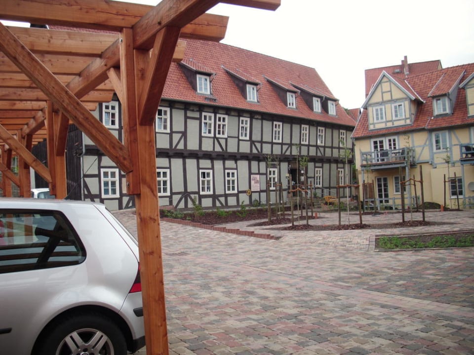 Vorderansicht mit Parkplatz Hotel Maria Aurora