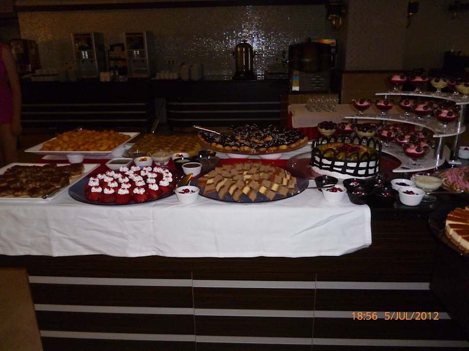 Kuchen am Türkischen Abend Seaden Corolla Hotel