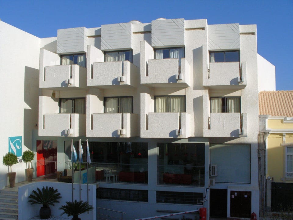 Hotelansicht von der Straße Rocamar Exclusive Hotel & Spa