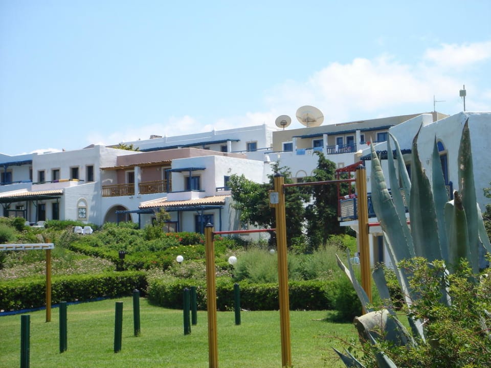 Teil der Anlage mit Garten Mitsis Cretan Village