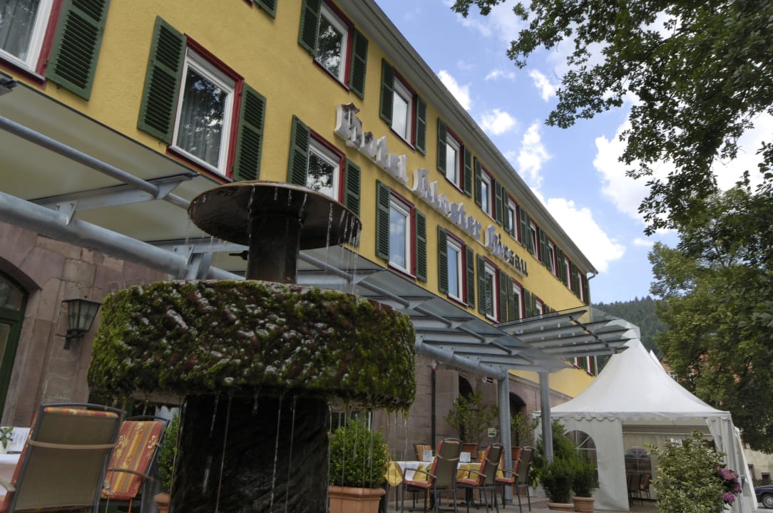 Terrasse mit Brunnen Hotel Kloster Hirsau