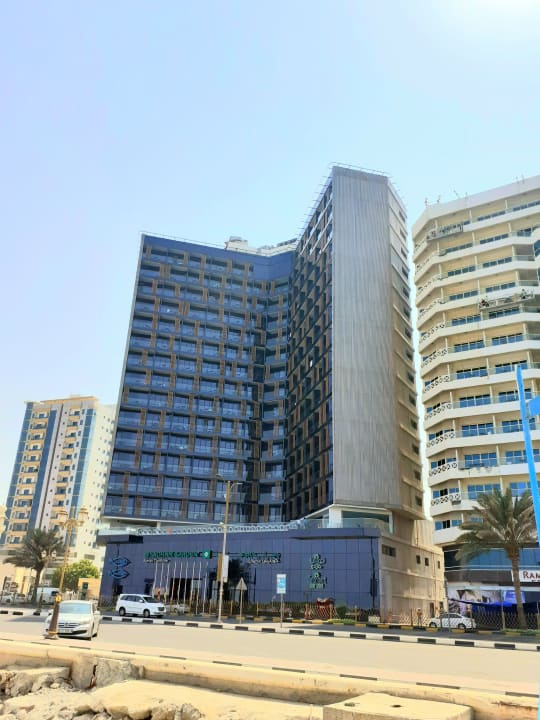 Außenansicht Wyndham Garden Ajman Corniche