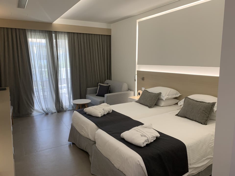 Zimmer Neptune Luxury Resort
