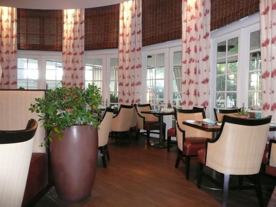 "Essensia" The Palms Hotel & Spa