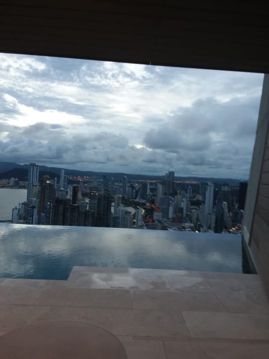 Pool JW Marriott Panama