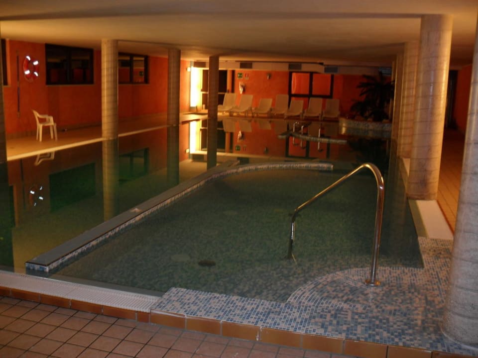 Pool am Abend Hotel Belvedere