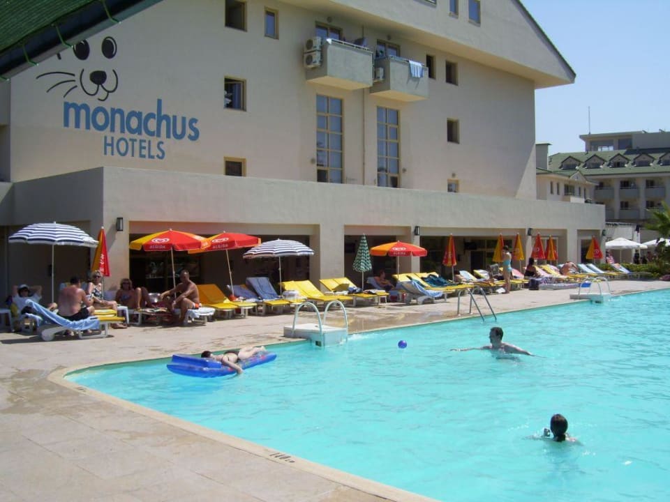 Relaxpool Side Breeze Hotel