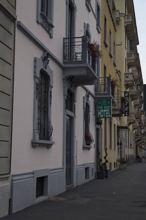 Eingang Hotel The Best