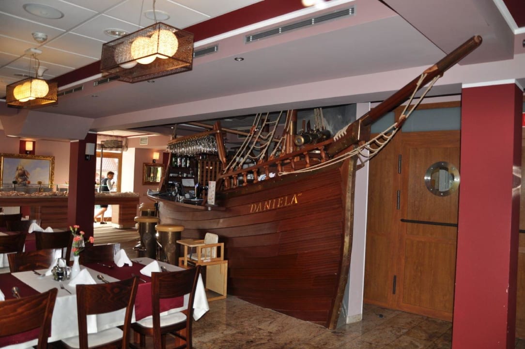 Barek w restauracji Hotel Robert's Port