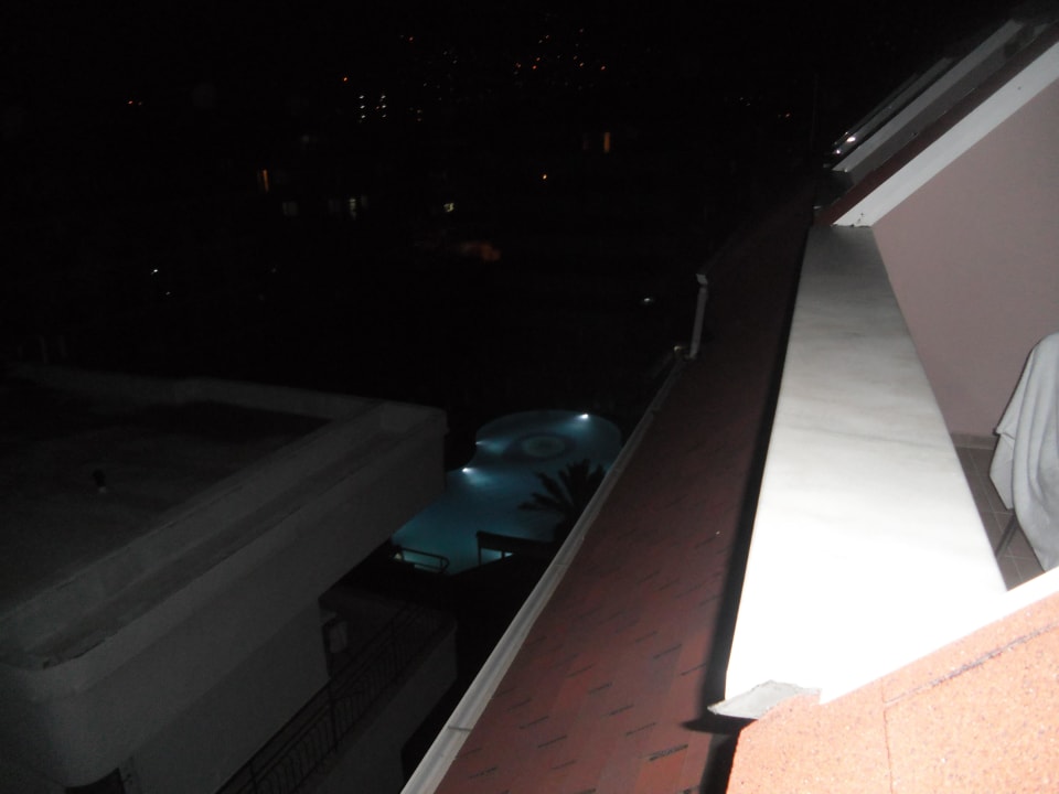 Der Pool vom Zimmer bei Nacht Hotel Kahya