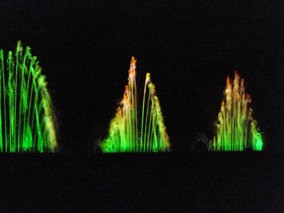 Wasserspiele bei der Abendshow Pickalbatros Alf Leila Wa Leila Resort - Neverland Hurghada