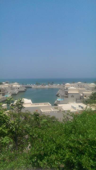 Blick zum Meer The Cove Rotana Resort