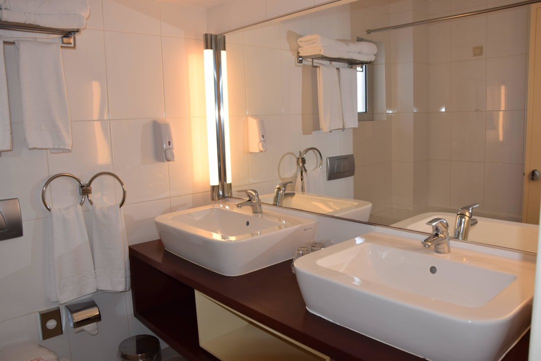 Bad Anissa Beach & Village