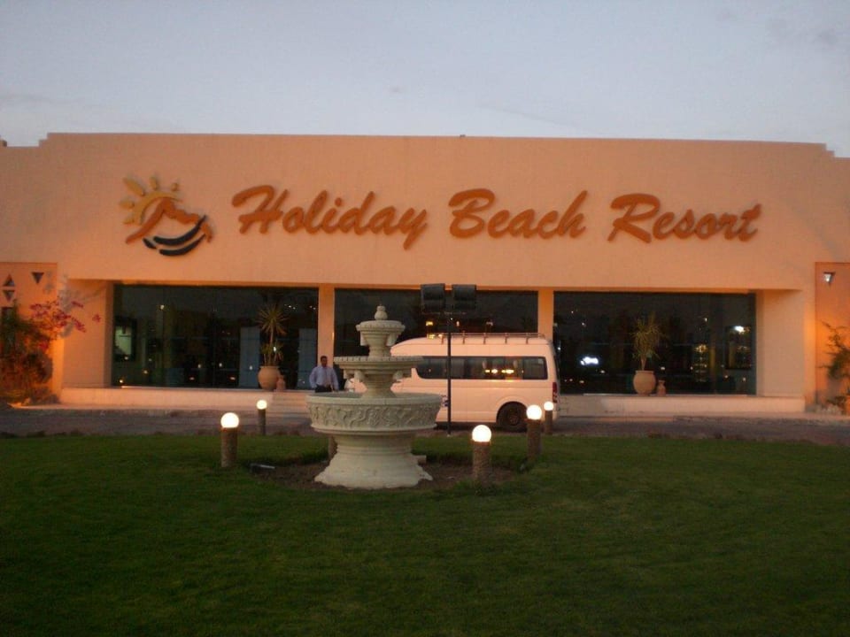 Eingang zum Hotel Three Corners Sea Beach Resort