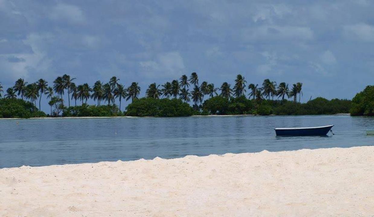 Sąsiadująca, bezludna wyspa Guesthouse Dacha Maldives