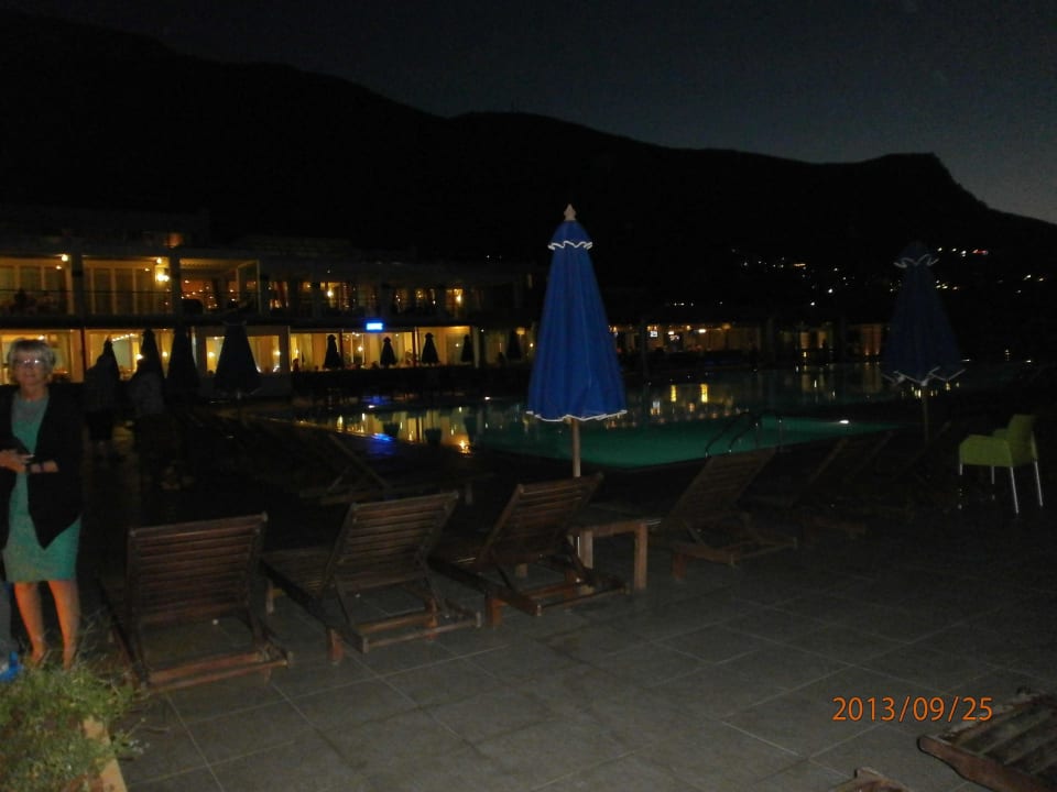 Pool Imperial belvedere am Abend Royal & Imperial Belvedere Resort