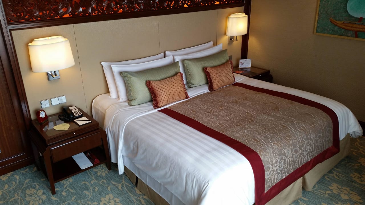 Bedroom  Shangri-La Hotel, Bangkok