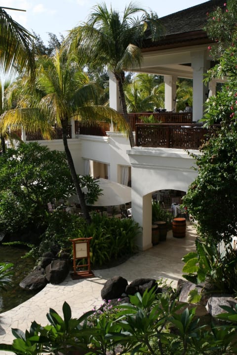 Eingang Hauptrestaurant, darüber die Vista Bar Hilton Mauritius Resort & Spa