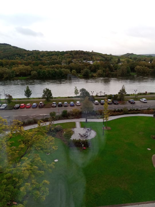 Ausblick Schloss Lieser, Autograph Collection