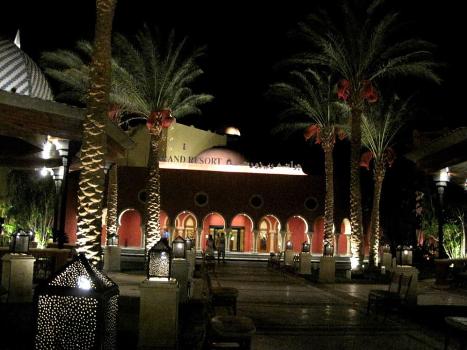 Sicht auf das Hotel bei Nacht The Grand Resort