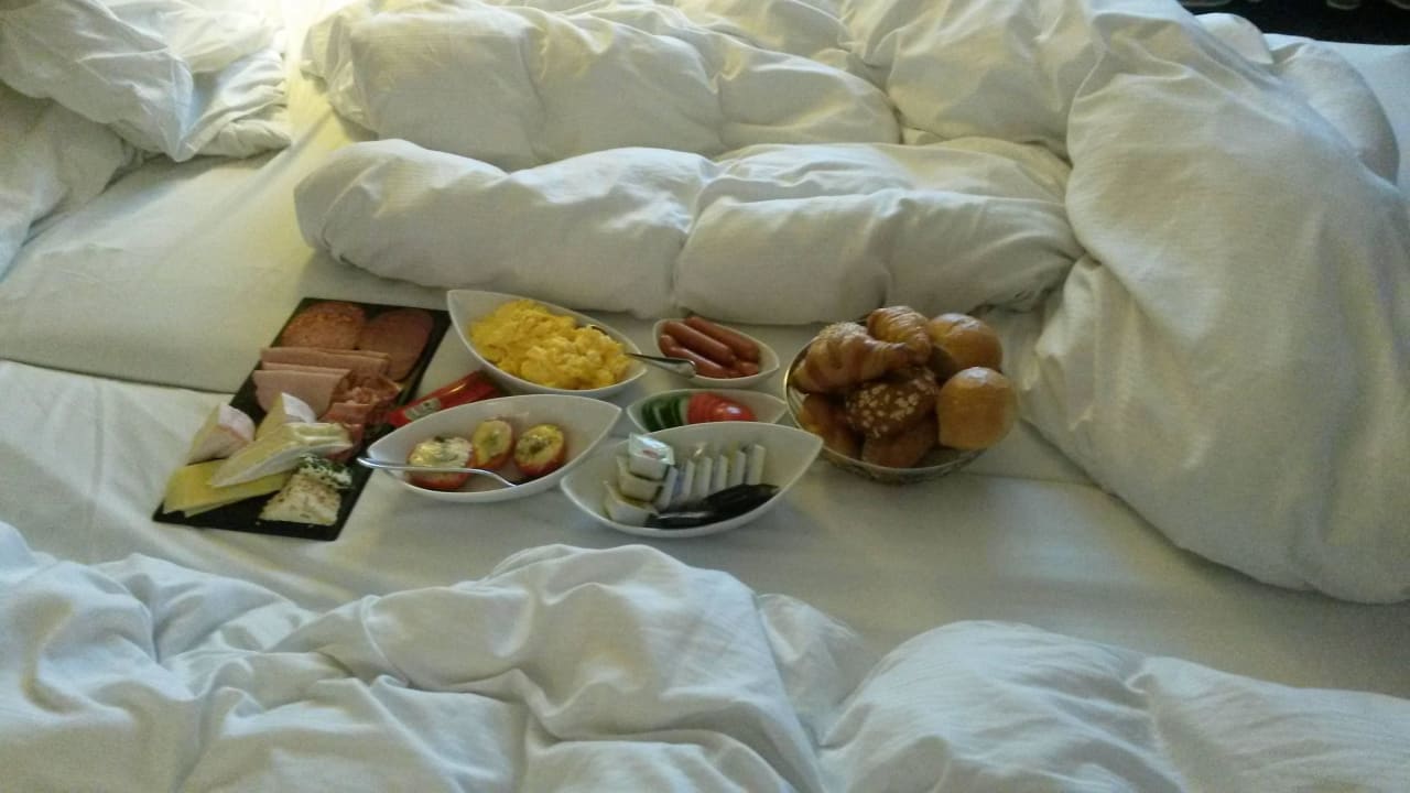 Frühstück im Zimmer NH Collection Dresden Altmarkt