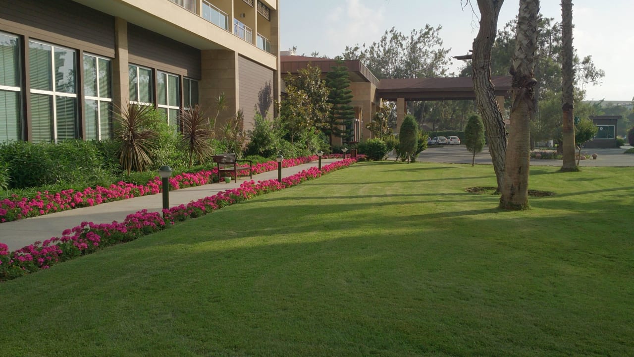 Theater Richtung Eingang Marvida Family Eco