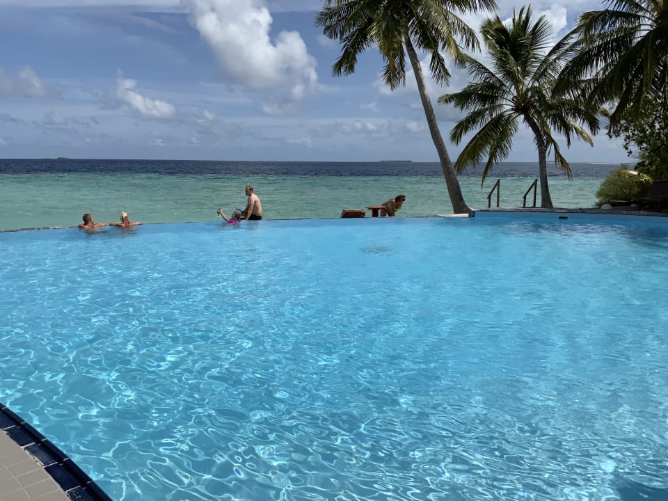 Pool Filitheyo Island Resort