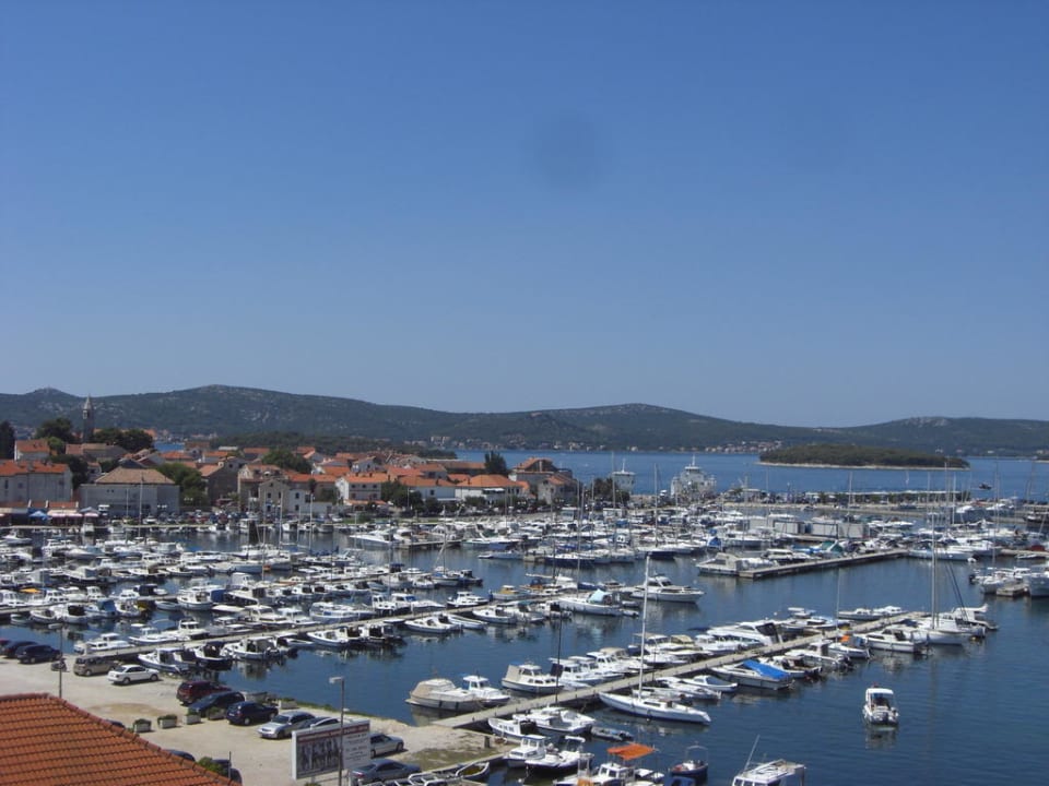 Ausblick von der rießen Dachterrasse des Hotels Hotel IN Biograd