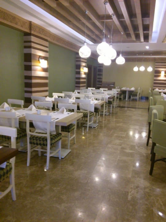 Main-Restaurant, Essensaal Club Grand Side