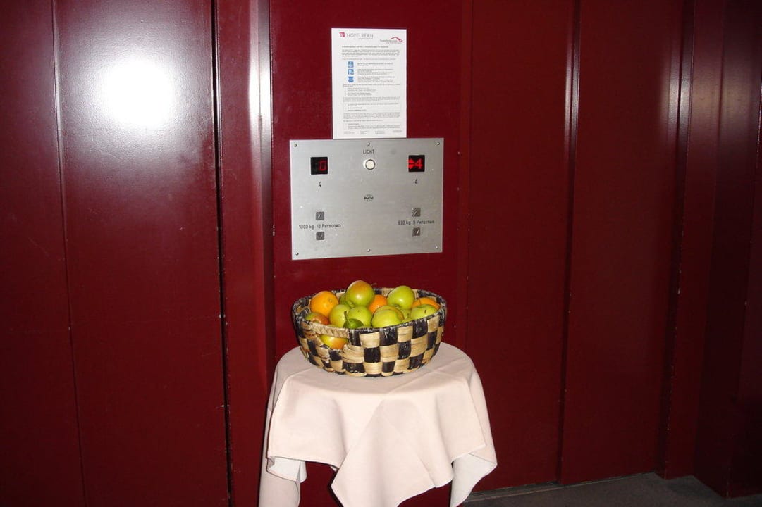 Obstkorb am Aufzug Best Western Plus Hotel Bern