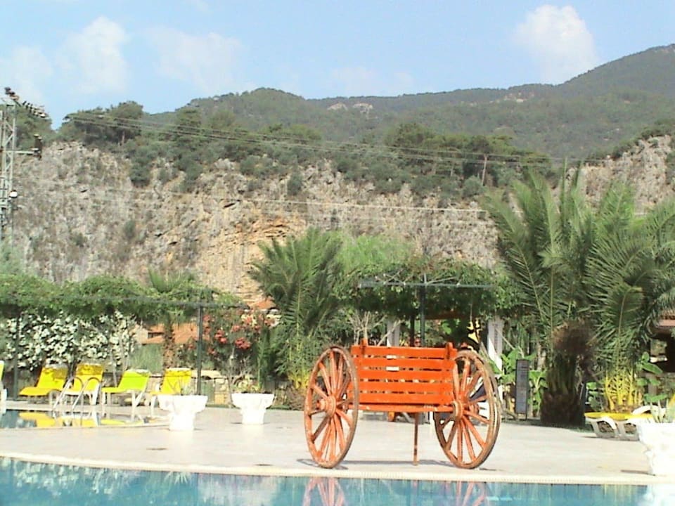 Basen z widokiem na góy Hotel Keskin
