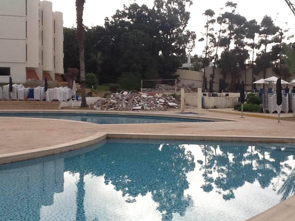 Pool mit Bauschutt Allegro Agadir