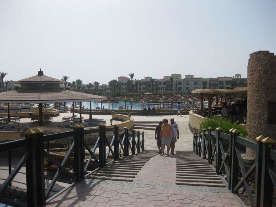 Brücke zum Pool und Restaurant Pickalbatros Dana Beach Resort - Hurghada