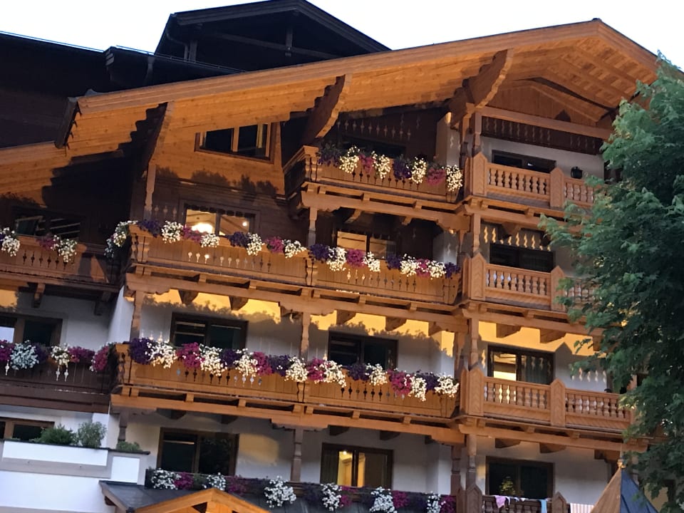 Außenansicht Hotel Tauernhof