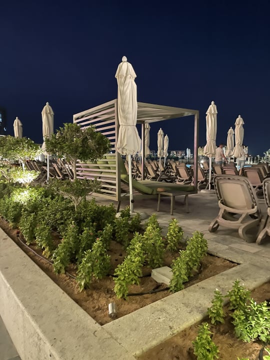 Pool Hampton by Hilton Marjan Island