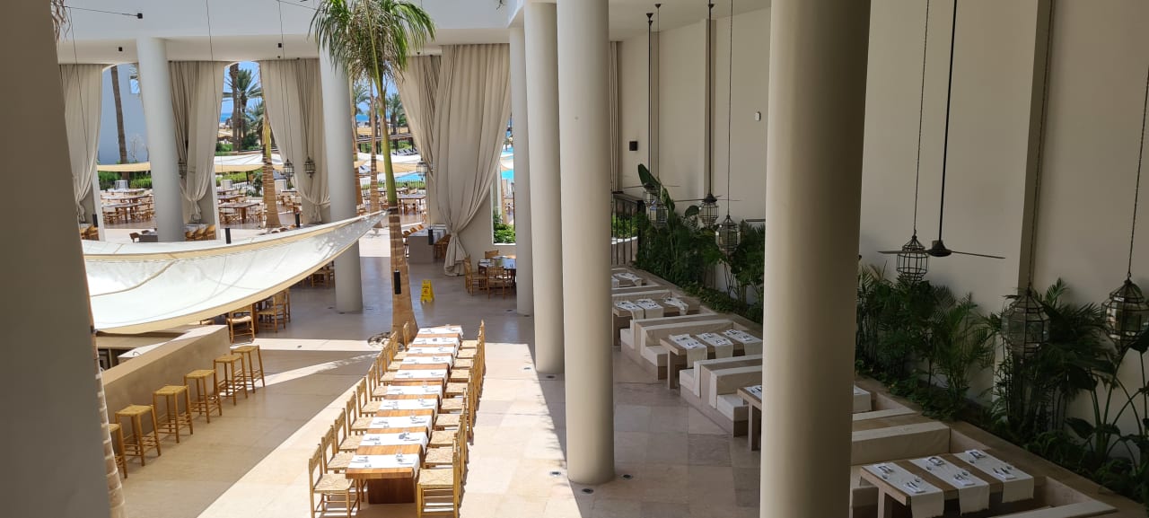 Gastro Serry Beach Resort