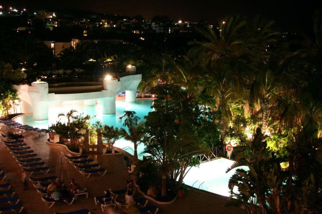 Hotelanlage bei Nacht Club Jandia Princess