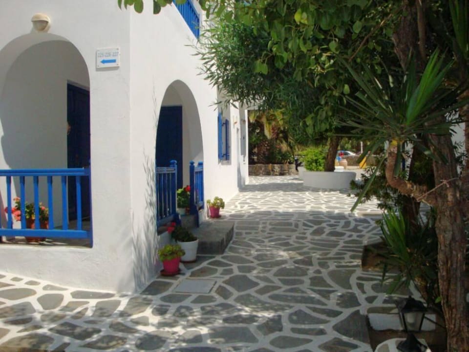 Weg zu den Zimmern Hotel Acrogiali