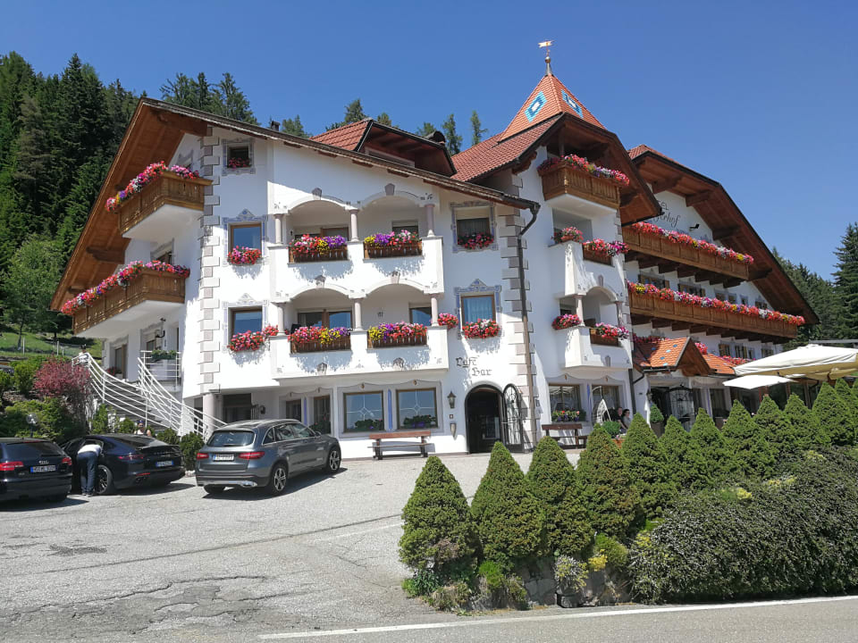 au-enansicht-granpanorama-wellness-hotel-sambergerhof-villandro