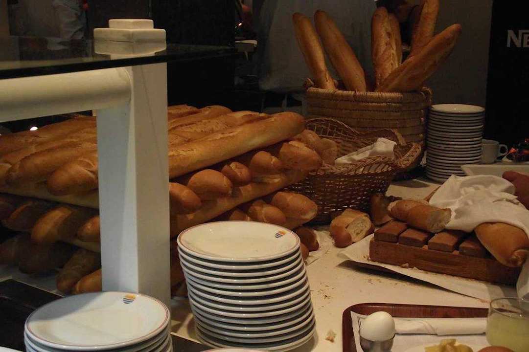 Brot und Brötchenangebot The Orangers Beach Resort and Bungalows