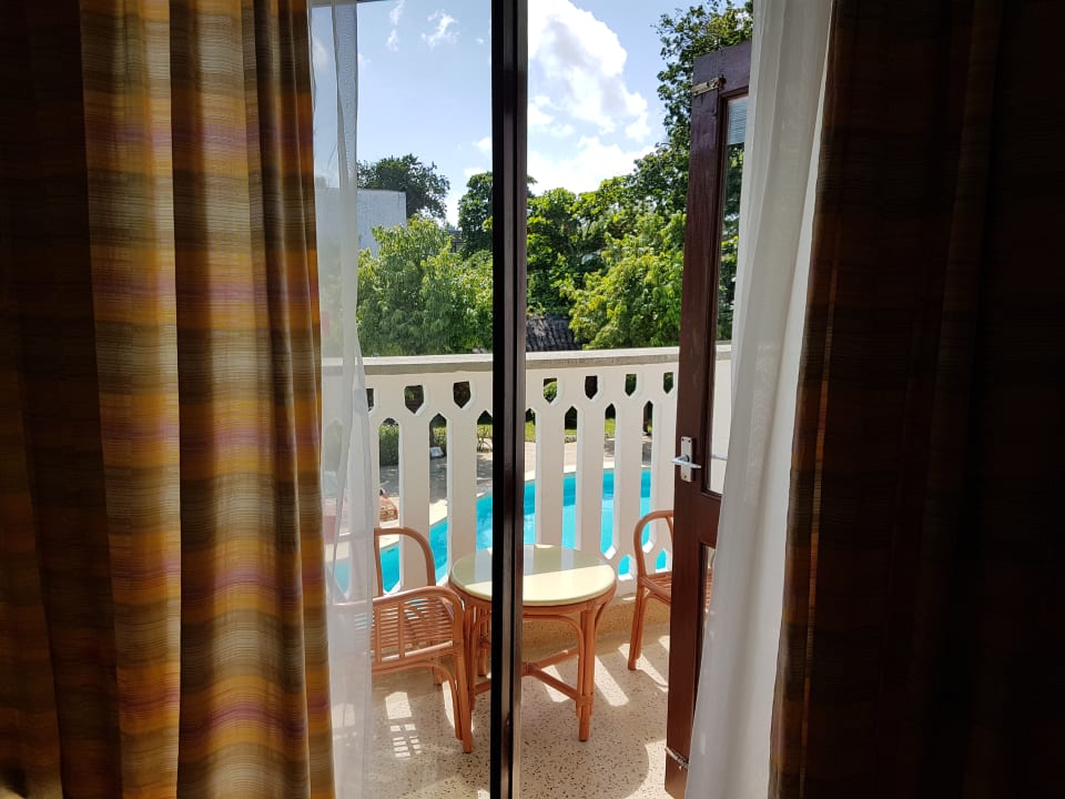 Zimmer Travellers Beach Hotel & Club