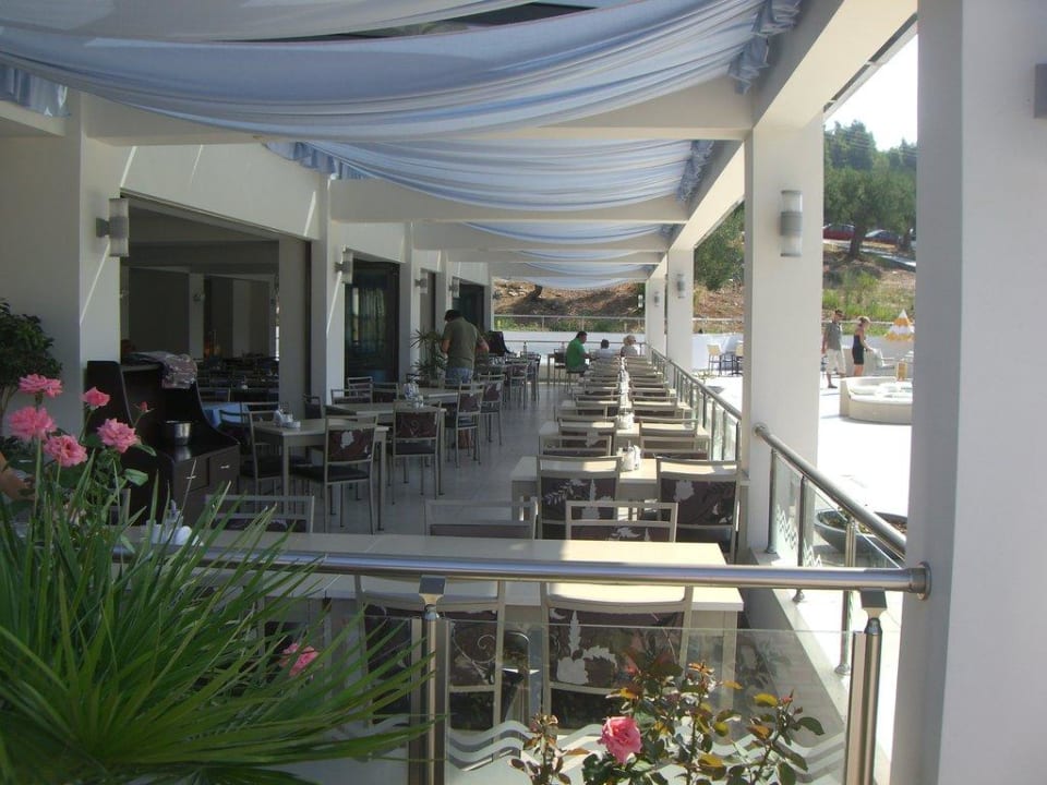Restaurantbereich Hotel Lagomandra Beach