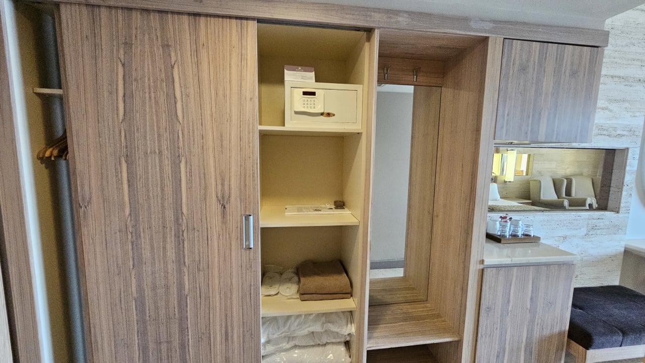 Zimmer Melas Resort Hotel